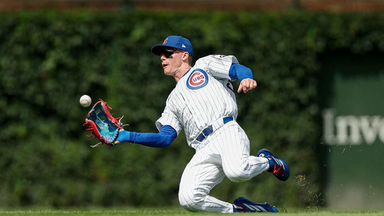 Chicago Cubs outfielder slides for a catch